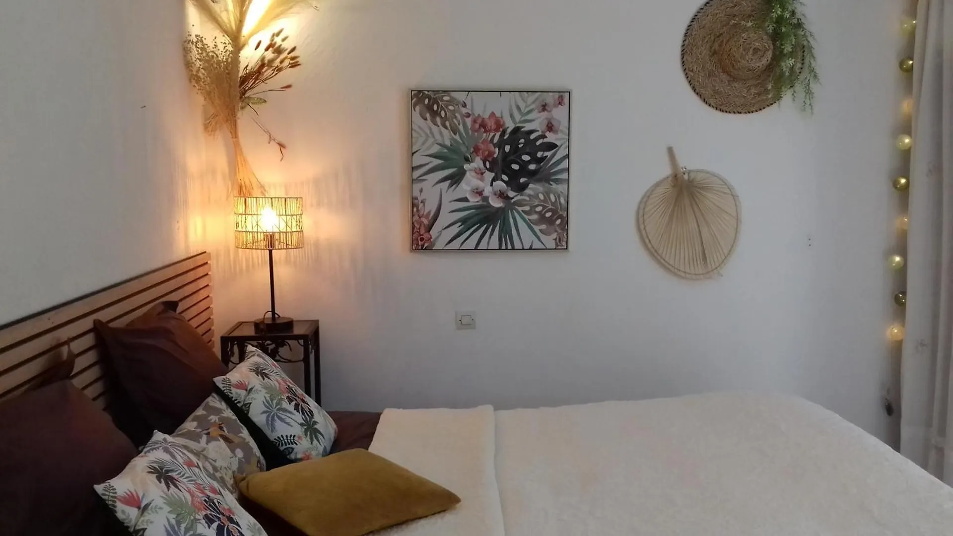 Les Chardons Bleus Bed & Breakfast Lorgues France