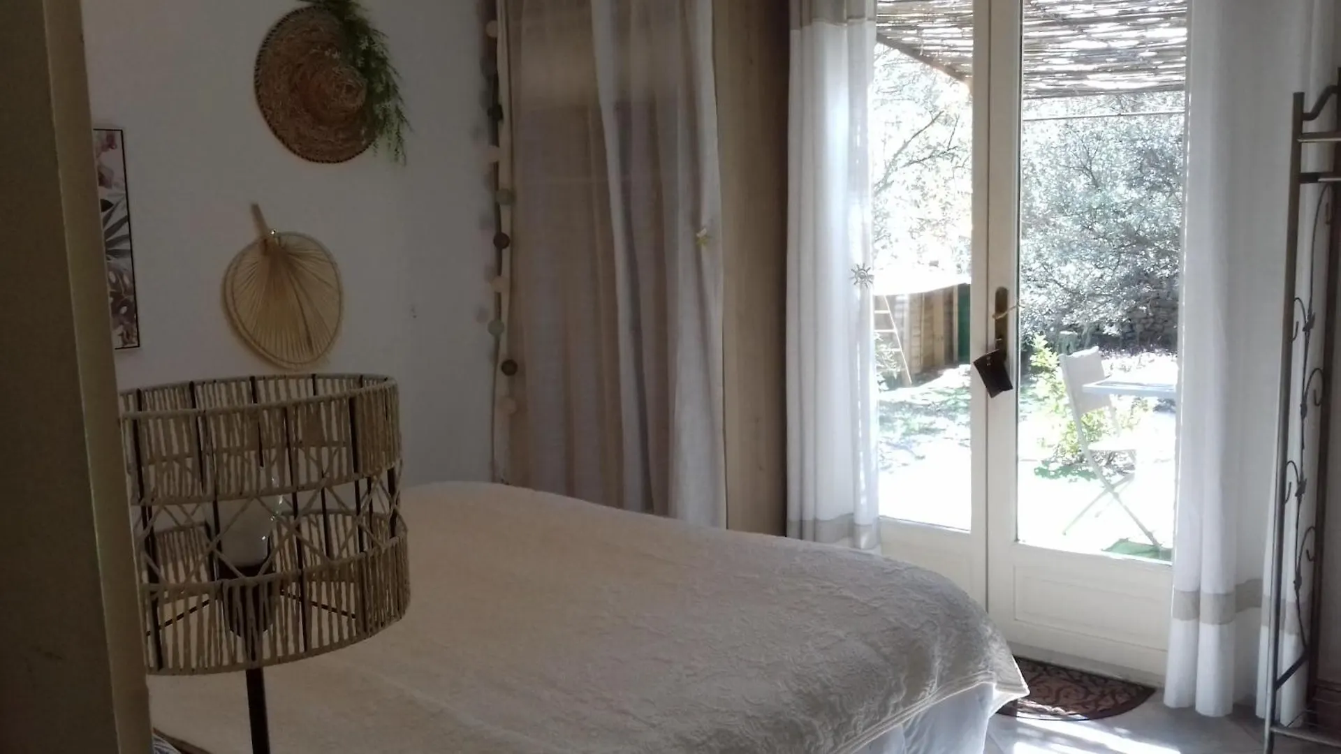 Les Chardons Bleus Bed & Breakfast Lorgues