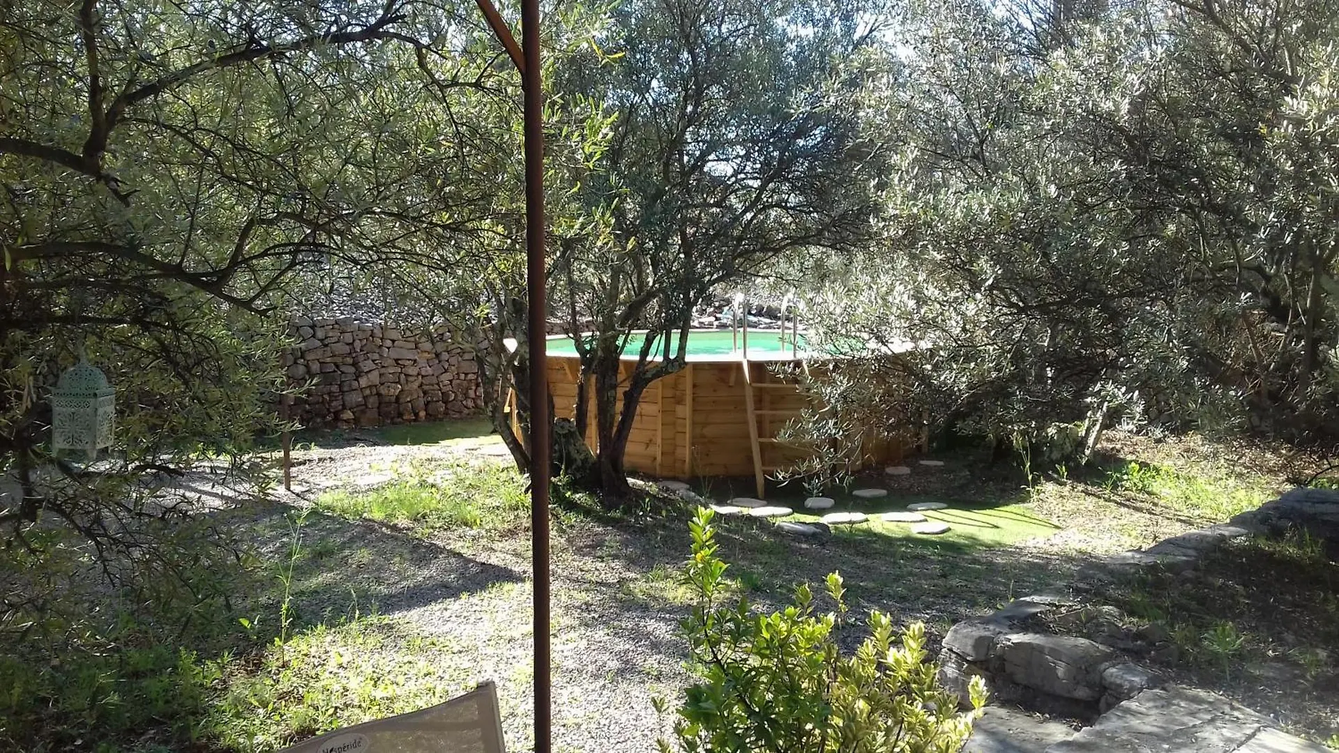 Les Chardons Bleus Bed & Breakfast Lorgues 0*,
